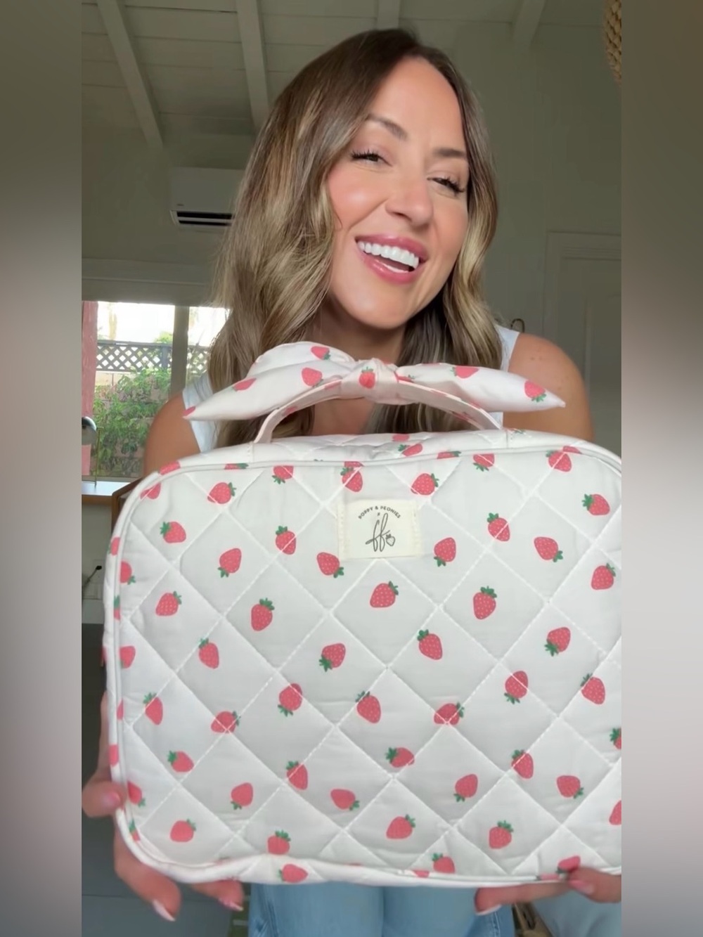 🍓Poppy & Peonies x Fallon Strawberry Hook-Me-Up Cosmetic Case🍓